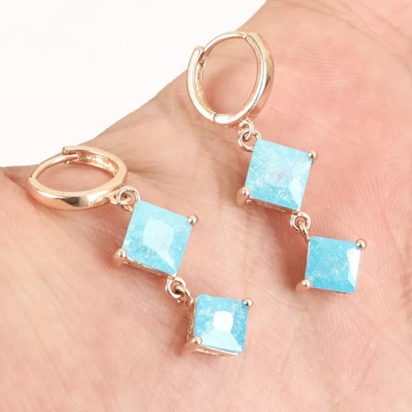 Sea blue aqua marine triangle gold earrings - Picture 2 of 3